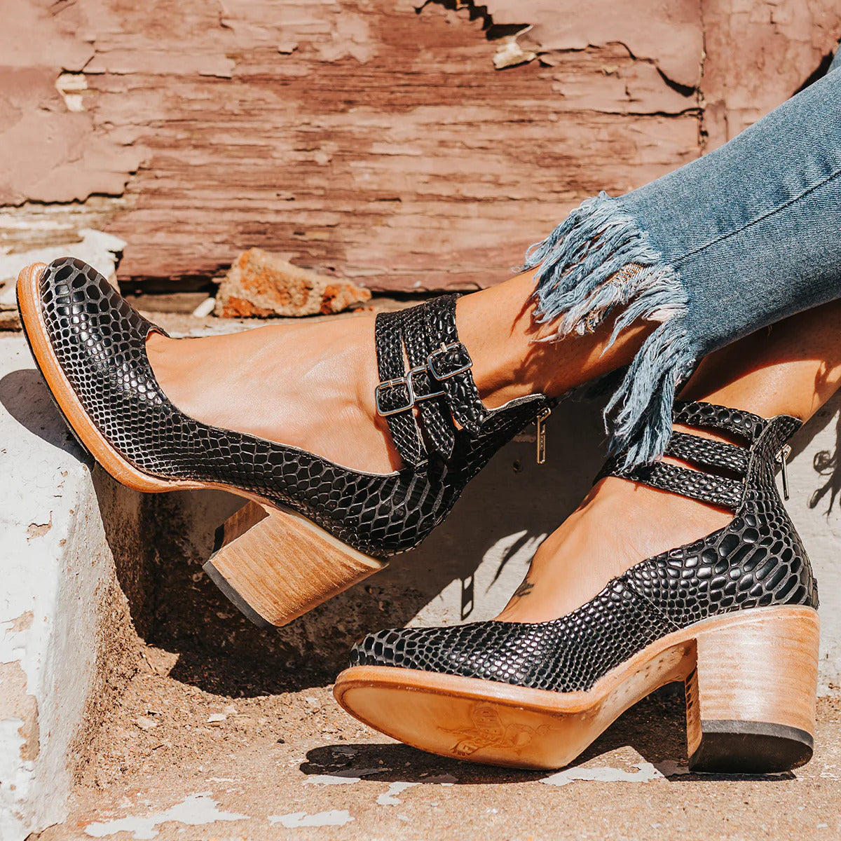 Bottines à talon bloc et double boucle élégante