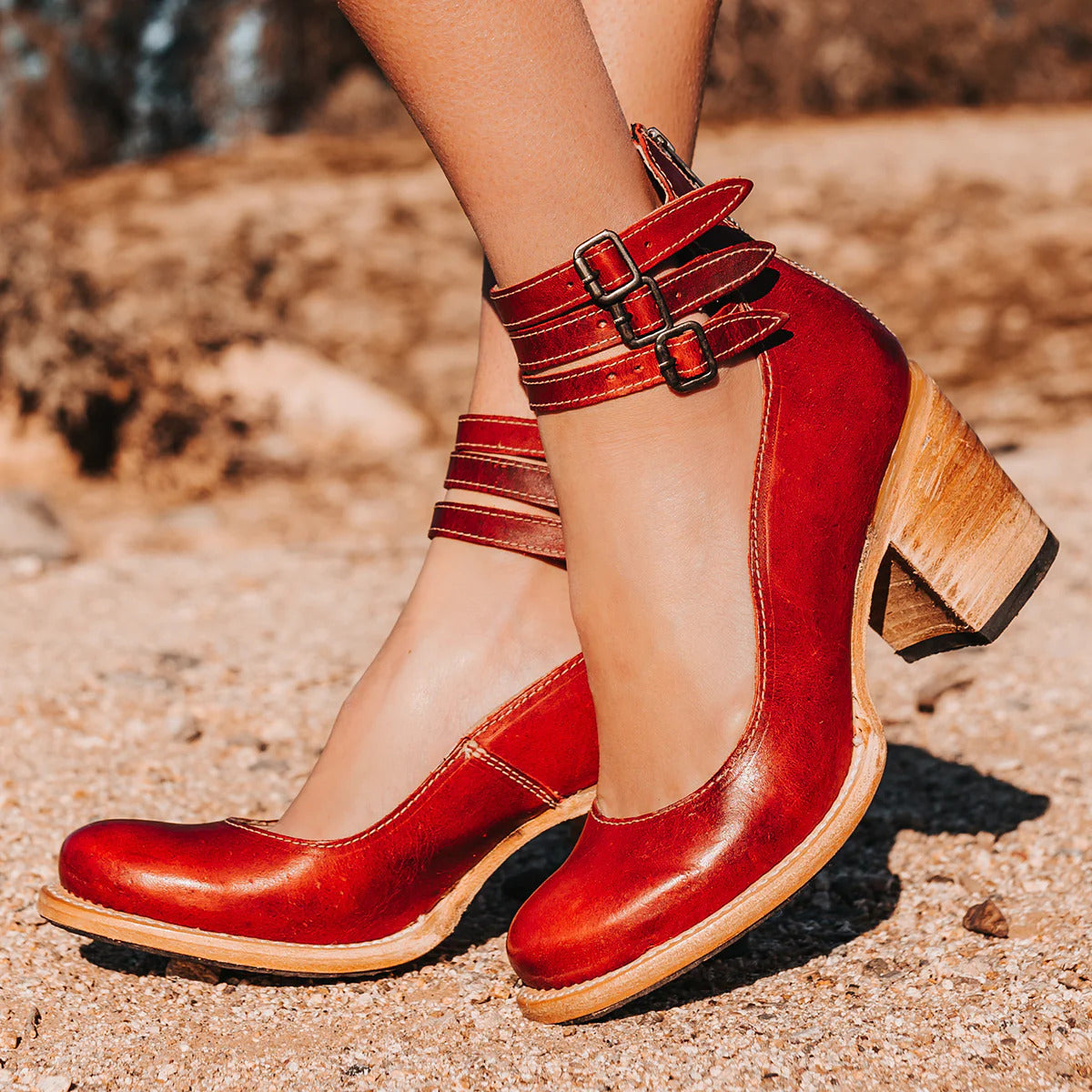 Bottines à talon bloc et double boucle élégante