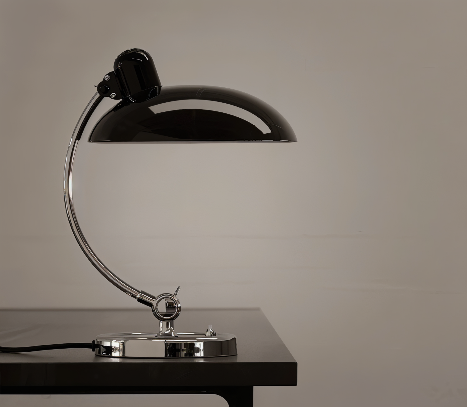 Lampe de bureau vintage réglable en fer – Virella